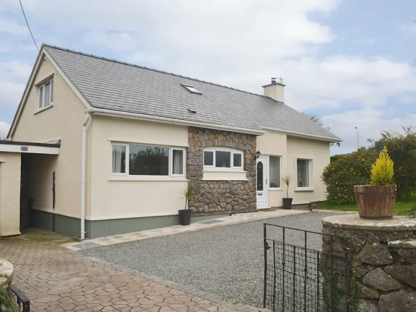 4 bedroom accommodation in Benllech, near Llangefni - Image 1