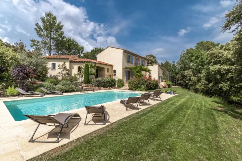 4-BEDROOM VILLA WITH PRIVATE POOL AND GARDEN (N°442) - Image 1