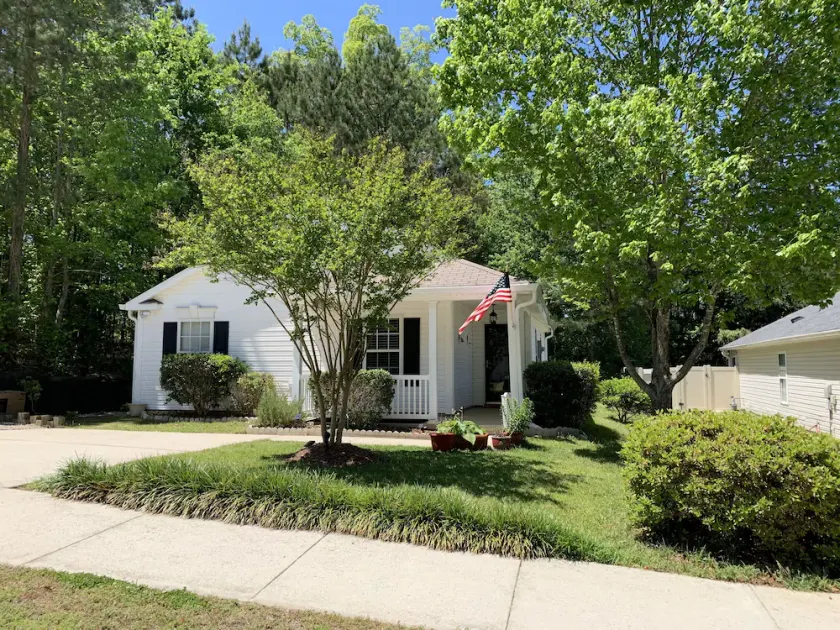 Pet friendly 1,150 sqft one story, 3 bedrooms, 2 full bath home - Image 1