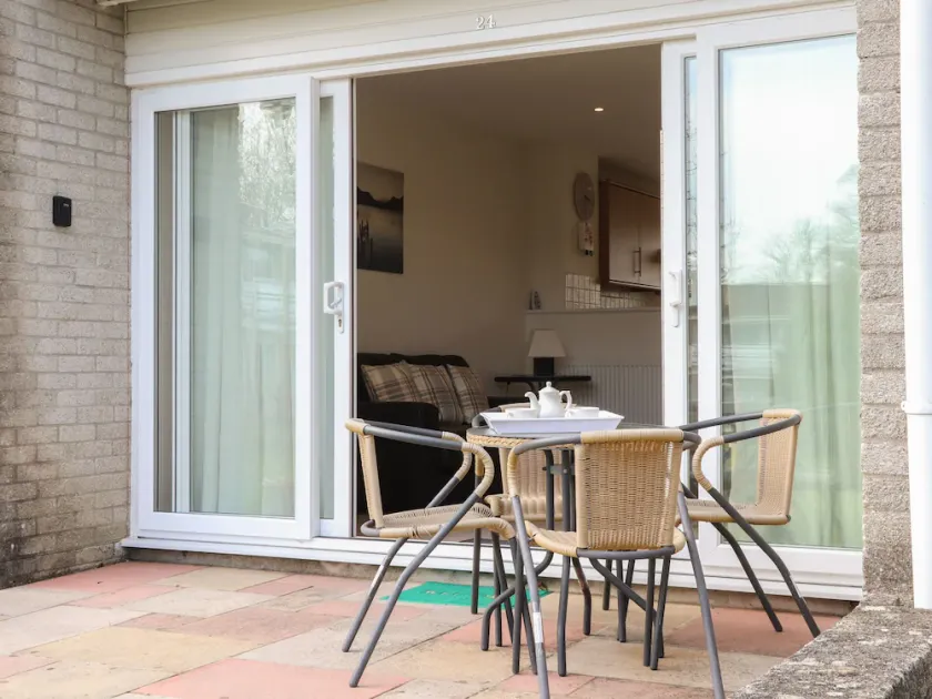24 ATLANTIC REACH, family friendly, with a garden in Newquay - Image 1