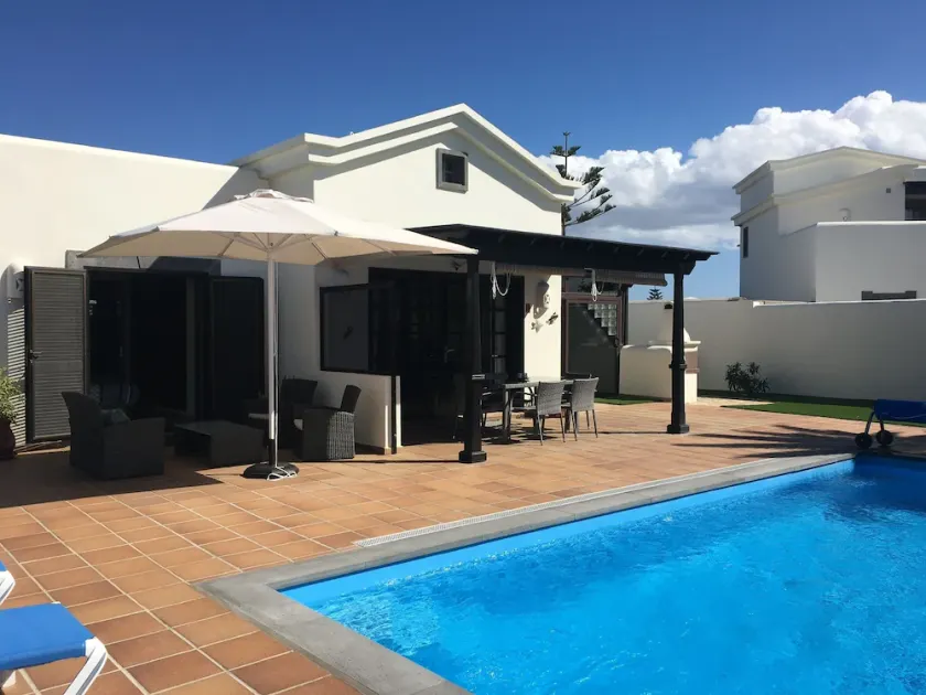 Belle villa individuelle de 2 chambres dans le quartier populaire de Faro Park à Playa Blanca - Image 1