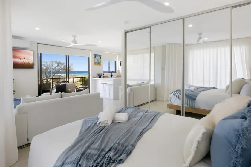 Beachfront Studio with Balcony & Stunning Views - Image 1