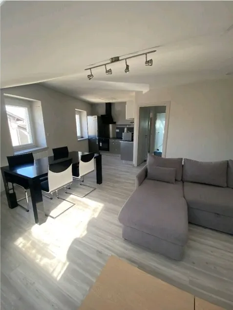 3-room apartment NEAR STATION, CITY CENTER AND SHOPS - Image 1