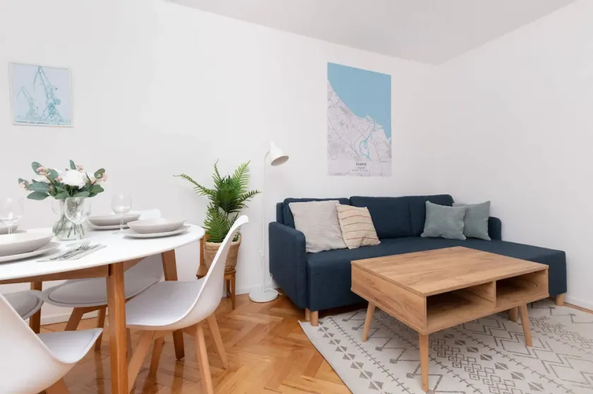 Geräumiges Apartment | Arbeitsbereich und Balkon - Image 1