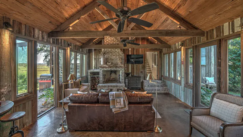 4-BR Hatcher House w/ docks, pool, & private firepit on Emma's Driftwood Farm - Image 1