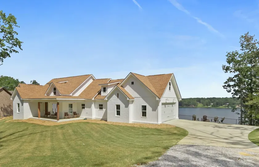 High Cliff Hideaway Tranquil Waterfront Lake Tuscaloosa Home - 20 minutes to UA - Image 1