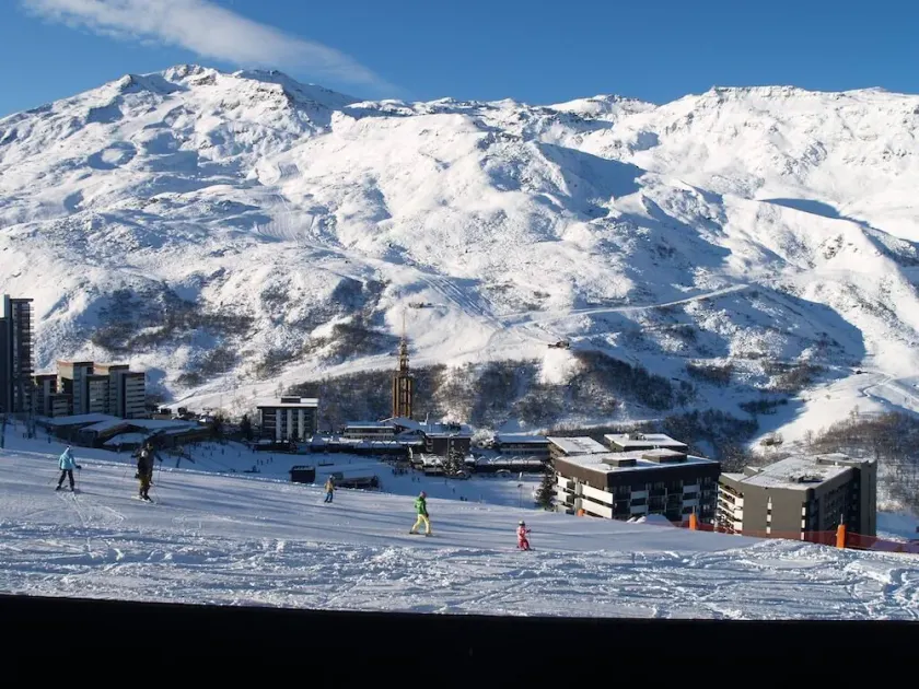 Skis aux pieds en sortant de l'immeuble Terrasse au soleil - Brelin Sud-Ouest - Image 1