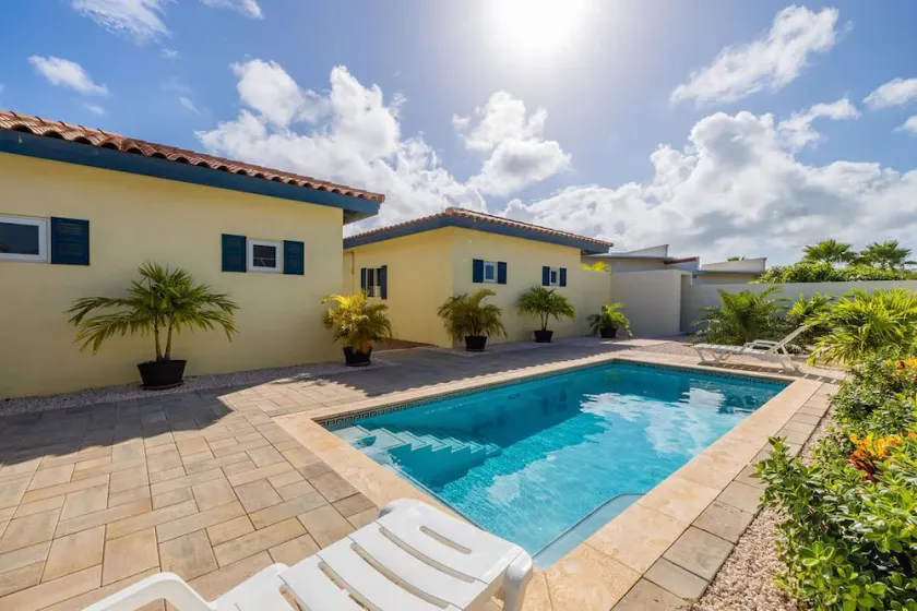 Great Cozy, Comfortable & Central 2BR 2BA w/ Pool - Image 1