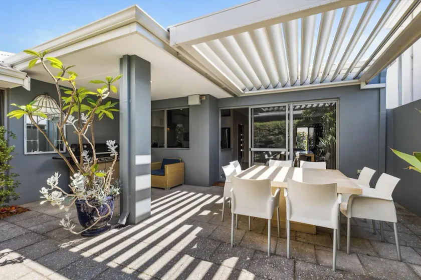 3BR Family Retreat, 7 min Walk to Beach & Cafes - Image 1