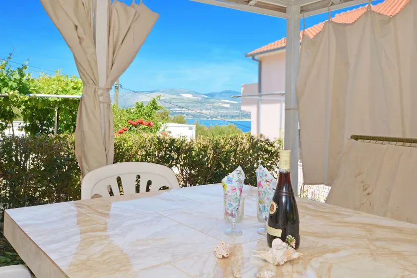 TANJA 1 - 1 bedroom apartment, 200m from the beach in Slatine - Image 1