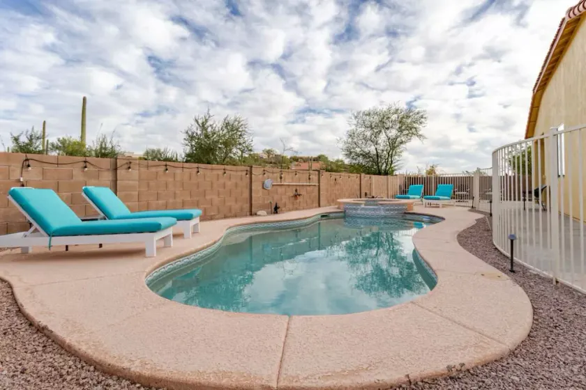 ✨ Across Starpass private pool Private hot tub, Free fast wifi, King bed ✨ - Image 1