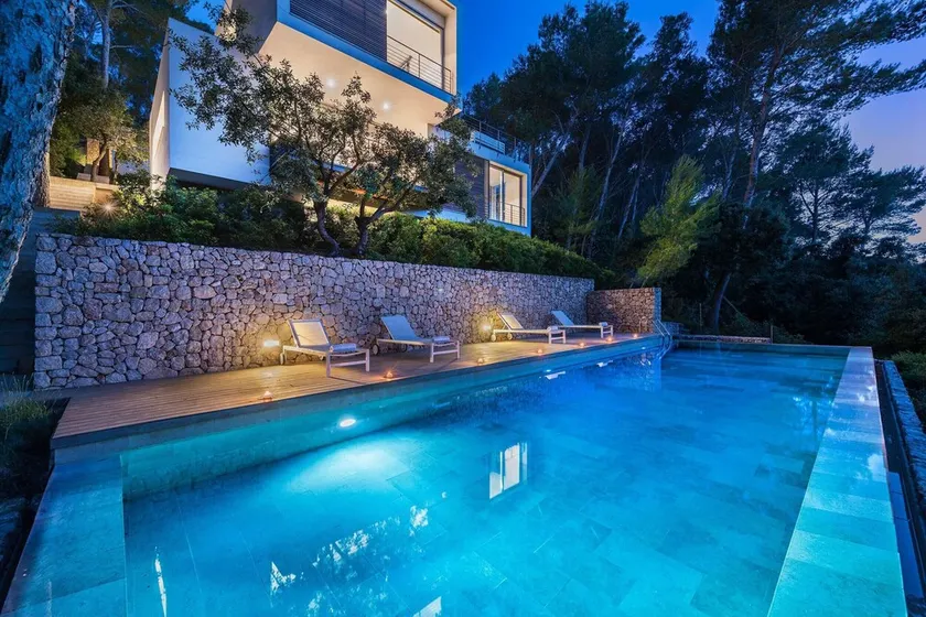 Villa Gotmar 138 är ett lyxigt 4 sovrum, fyra badrum villa med utsikt över bergen och en pool pr - Image 1