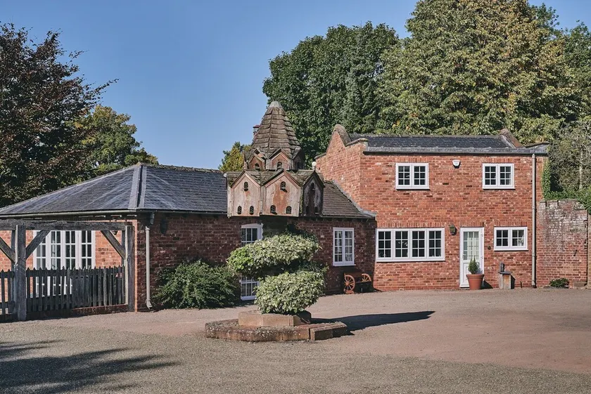 Flock Cottage -  a cottage that sleeps 8 guests  in 4 bedrooms - Image 1