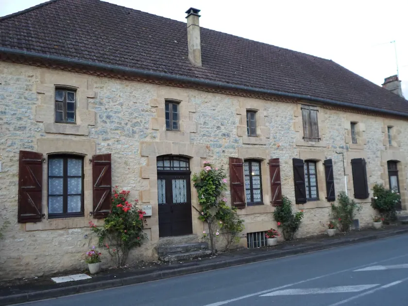 Studio 35 m2 with view of the old mill canal near downtown rue de la gare - Image 1