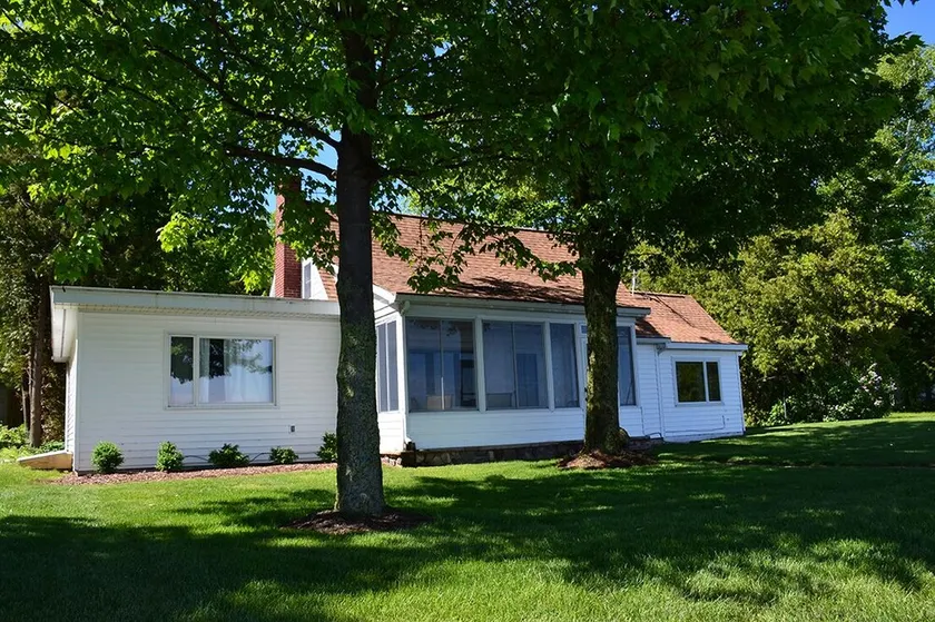 Northport Beach Retreat-Waterfront-Pet ok - Image 1