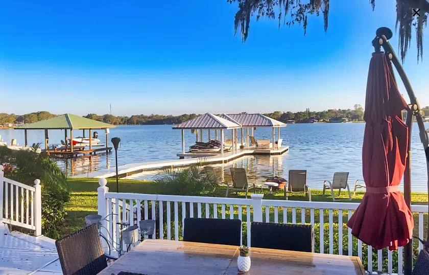 Spacious lakefront house with private dock , gas grill, deck and patio - Image 1