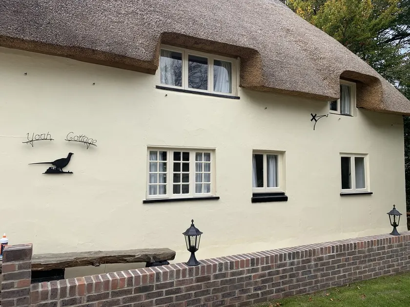 Delightful thatched cottage in beautiful sleepy Dorset village and countryside - Image 1