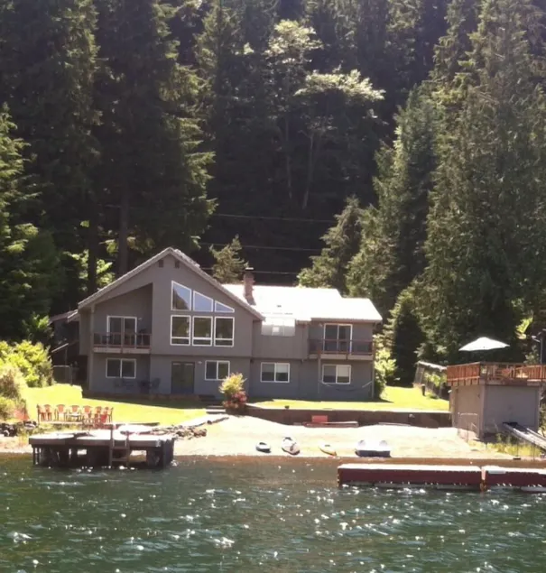 Bobbi Beach House ist ein geräumiges Haus am Wasser mit für jeden etwas dabei! - Image 1