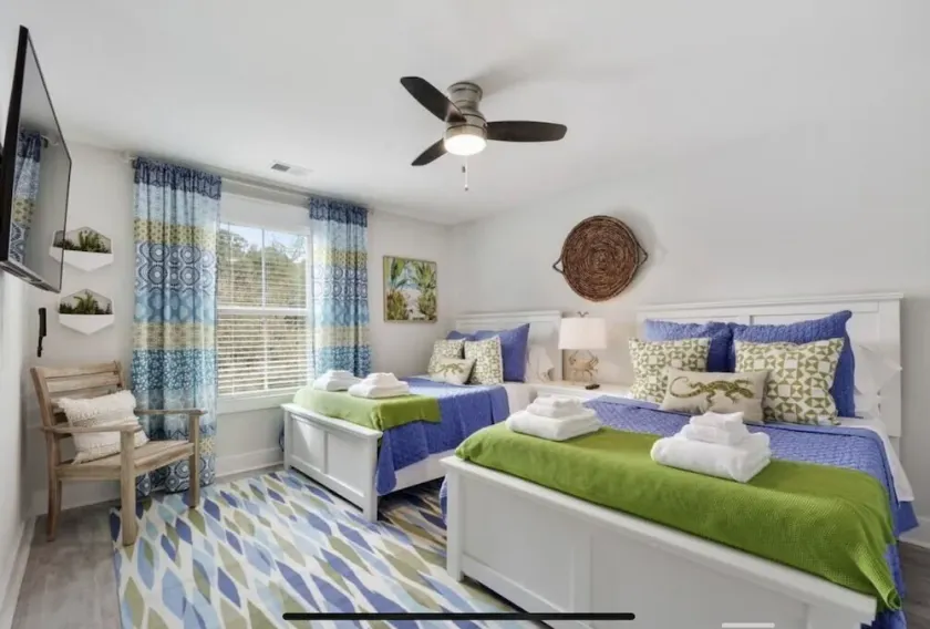 6 Bedroom, Free Heated Pool + Elevator Sleeps 26 - Image 1