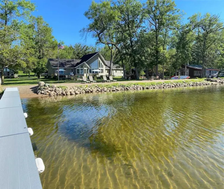 Stunning 4 Bedroom Lake Home close to everything!! - Image 1
