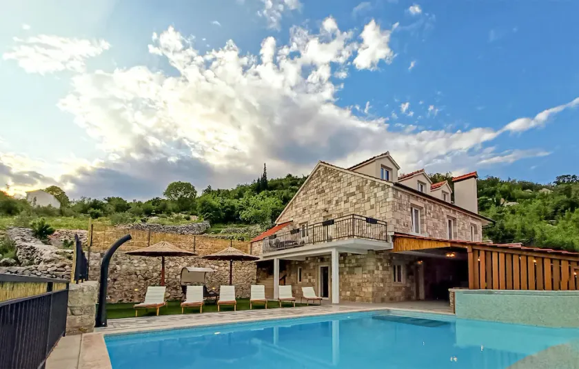 2 Bedroom - Loft Home Srijane - Image 1