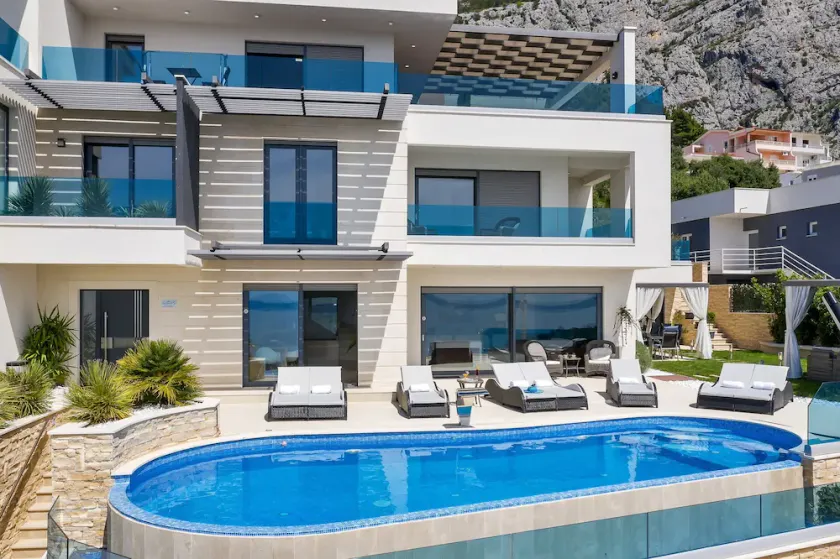 Luxury Villa Vision with Pool - Image 1