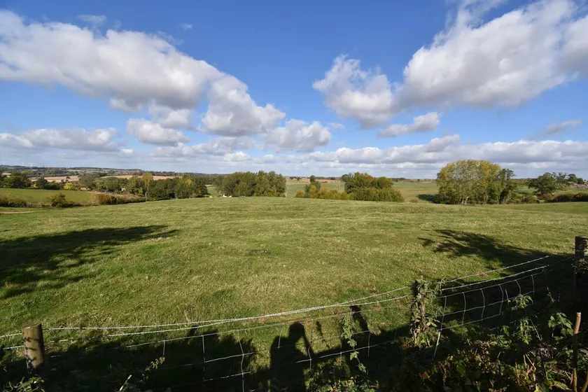 Pretty Northamptonshire cottage overlooking the Brampton Valley - Image 1