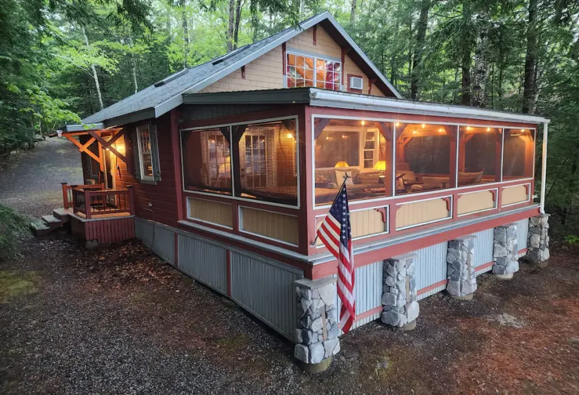 Classic Maine Lake Cottage, 25ft from lake shore! - Image 1