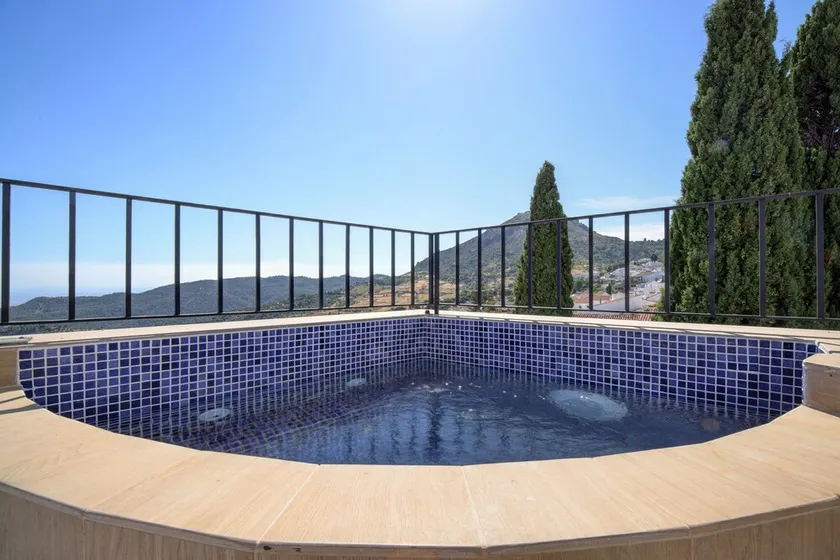 Holiday Home Casa Almoraima with Pool & Open Terrace - Image 1