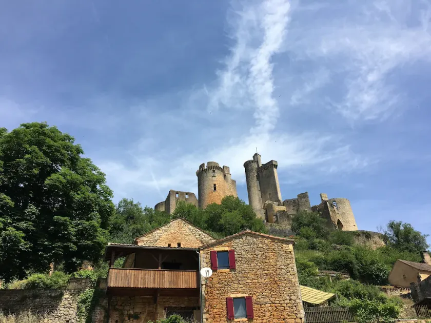 CHARMERENDE STENHUS SPA OG SVEMPOOL PÅ VÆRE OG DORDOGNE DØRE - Image 1