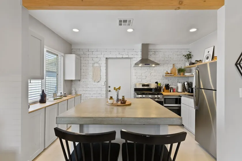 Cool, Work & Pet Friendly, 1Bed Near Downtown PHX - Image 1