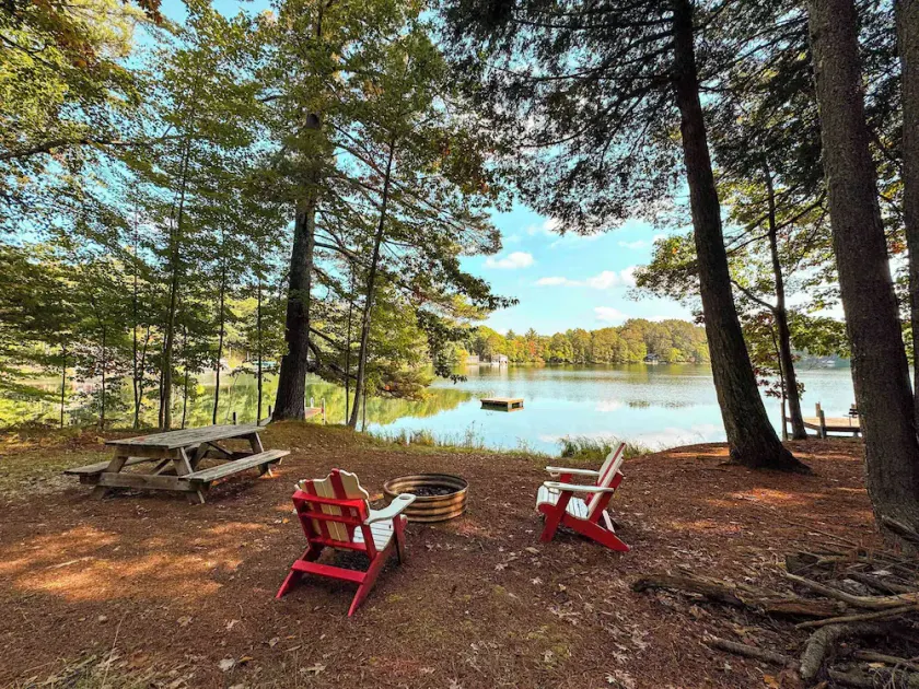 Blue Lake Cottage - Pet Friendly Rental - Image 1