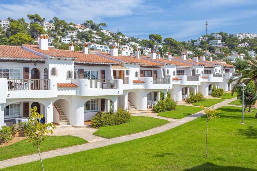 Apartment 'Son Bou Gardens Deluxe 2' with Shared Pool, Wi-Fi and Air Conditioning - Image 1
