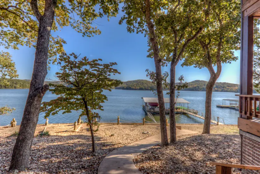 LOZ Family Fun Lakefront Vacation Log Home #8 , 6500sf, 5bd, loft, 4 bath - Image 1