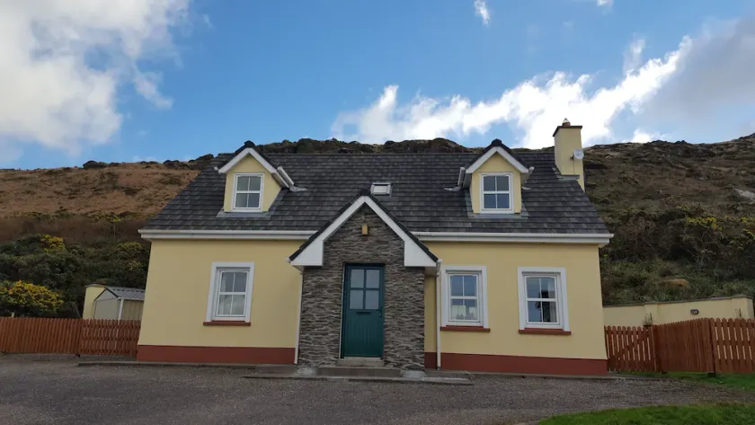 Dingle Peninsula: Smukt hus 'An Máimín' Ballyferriter, Dingle - Image 1