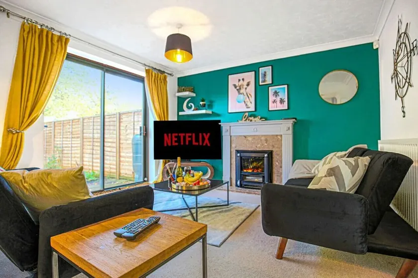 City Centre House • Pool Table • Driveway Parking • Sky TV • Fast Wifi • Yoko Property - Image 1