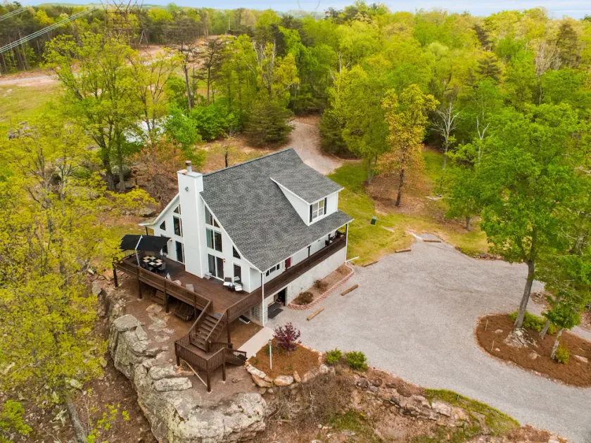 Secluded Mountain House on 12 acres w/ Pond! 20 min to downtown Chattanooga! - Image 1