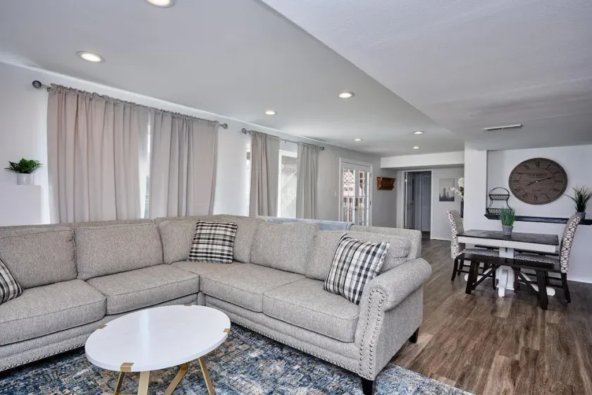 Stylish basement/apartment ideal for long stays - Image 1