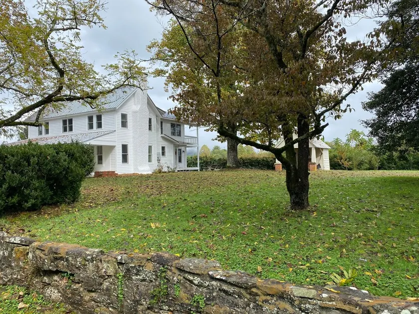 Farmhouse on Boxwood - Image 1