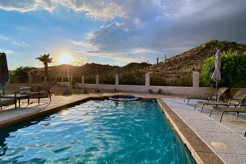 Relax and recharge at this stylish desert retreat with views of rolling desert hills. Enjoy sunsets from the heated pool, dine outdoors, or unwind with a few on the putting green. Perfect for long stays—just 15 minutes from the airport! - Image 1