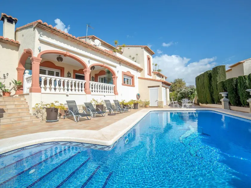 Stunning private villa for 8 people with A/C, WIFI, private pool, TV and terrace - Image 1