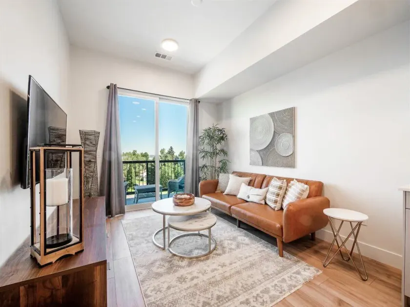 Fully furnished luxury top floor condo across from Regis University - Image 1