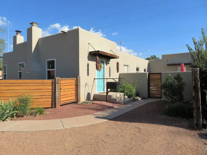 Three bedroom home near the University of New Mexico and heart of Albuquerque - Image 1