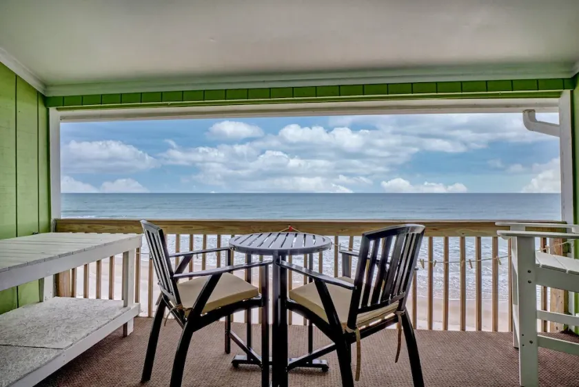 2 Bedroom Oceanfront Condo with Beautiful Views - Image 1