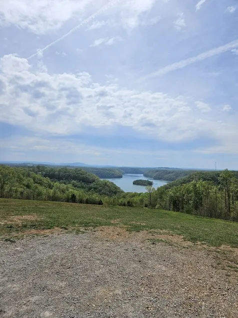 Lake getaway less than 1 mile from Dale Hollow lake. - Image 1