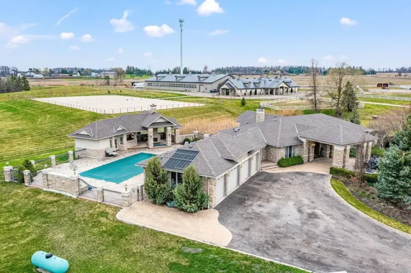 Luxury Estate in Halton - Image 1