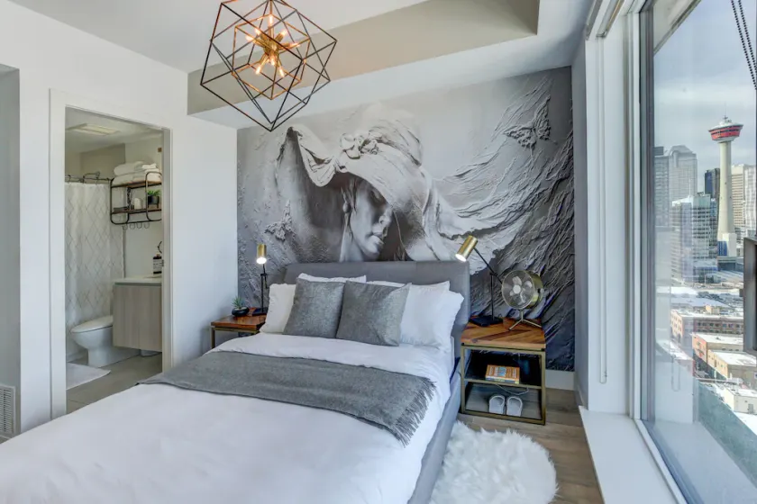 Next to Bmo/saddledome Downtown Calgary 2 bedroom Penthouse style condo sleep 6 - Image 1