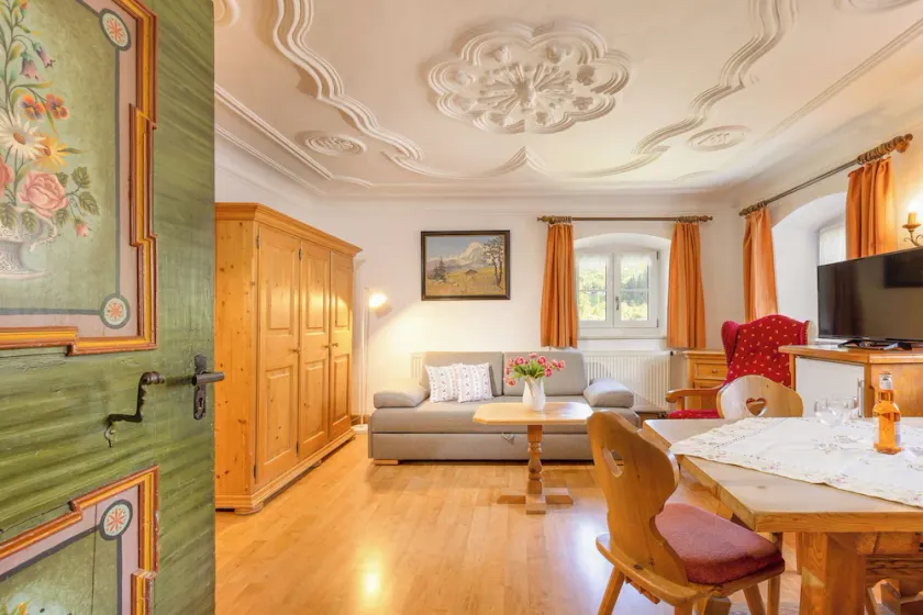 Lejlighed \"Enzian\" (40sqm), syd østvendt balkon, tekøkken, 1 soveværelse og 1 stue / soveværelse, max 4 pers, WiFi - Image 1