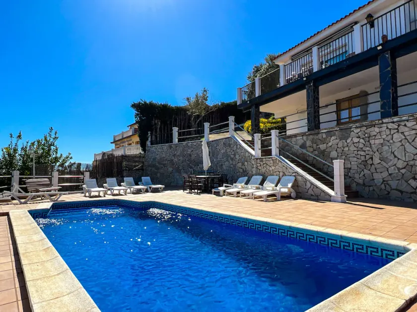 House for 10 people with private pool, barbecue and free Wi-Fi - Image 1