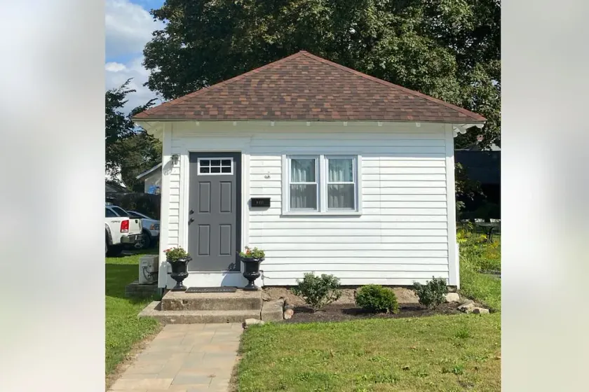 Tiny Spa Cottage Retreat - Image 1
